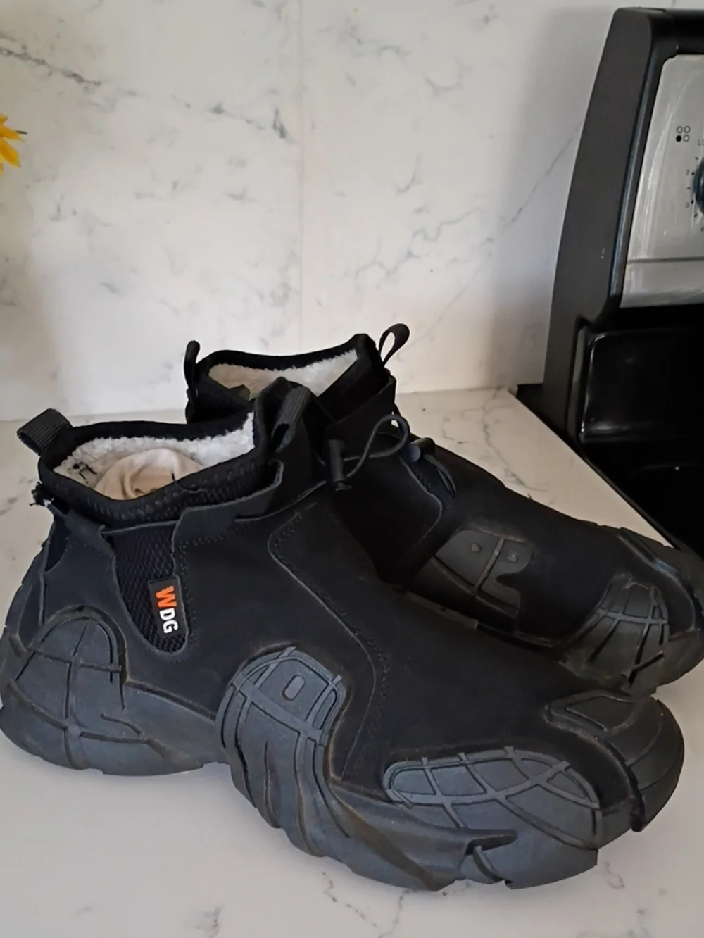 Men's Black Slip-On Insulated Sneakers
